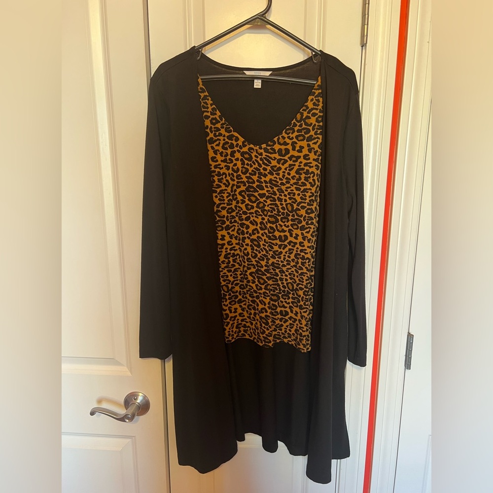 Black cape with Leopard 🐆 Print shirt built in!